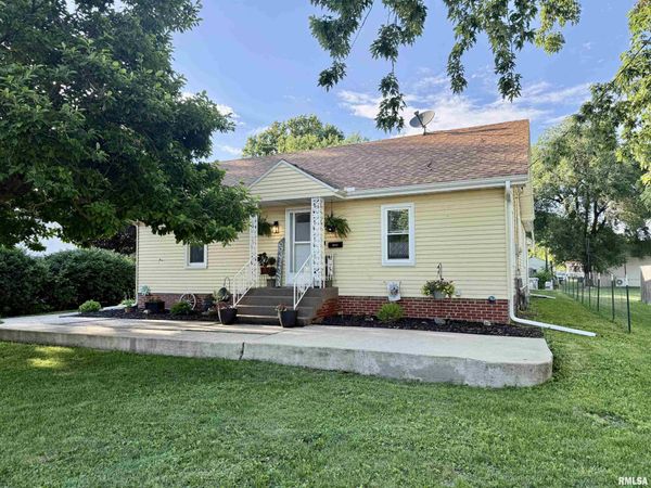 303 W SOUTH Street, Abingdon, IL 61410