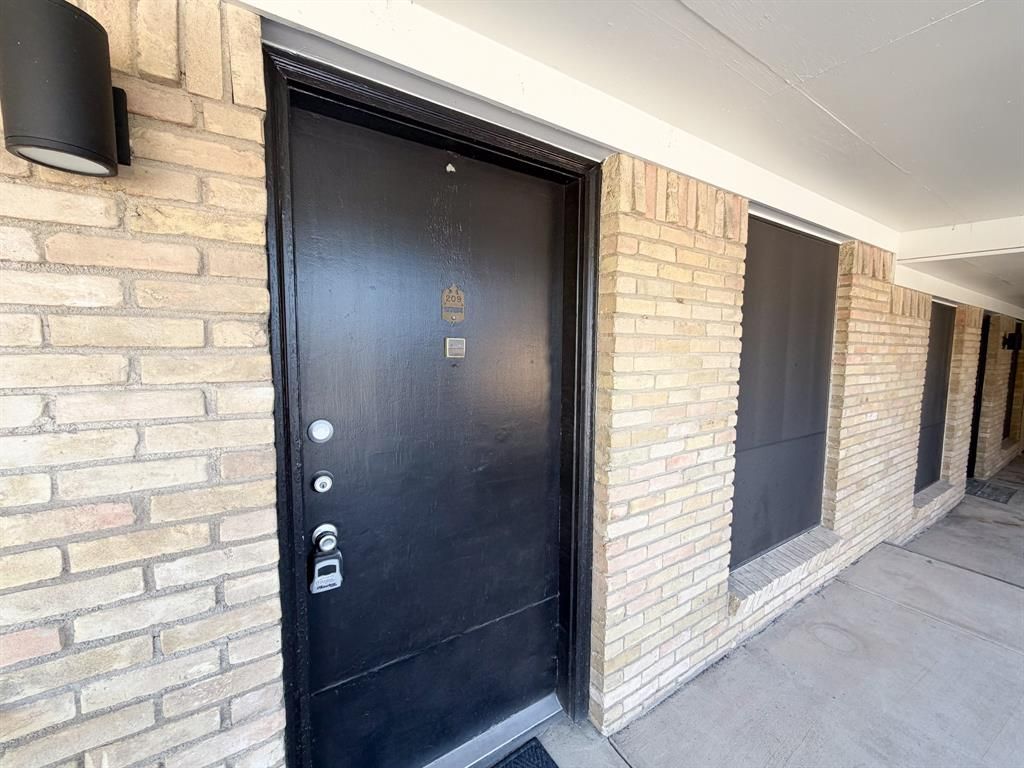 510 W Marvin Avenue, Unit 209, Waxahachie, TX 75165 Main Photo