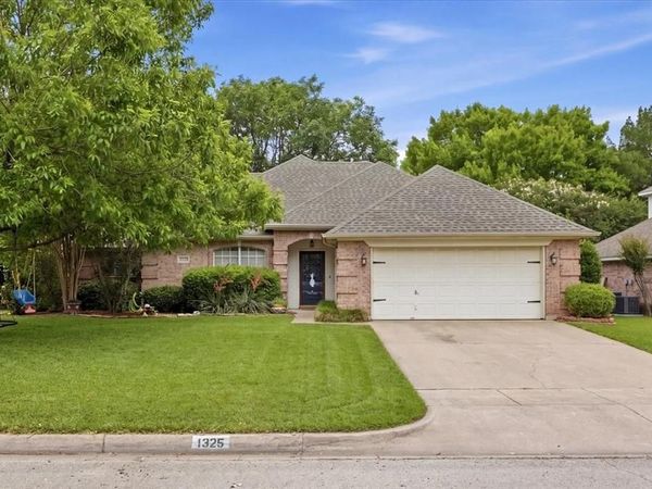 1325 Rio Grande Drive , Benbrook, TX 76126