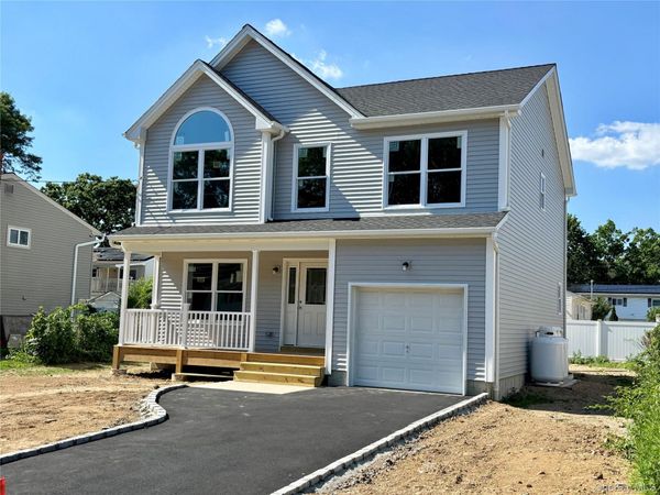 69 Offaly Street , Amityville, NY 11701