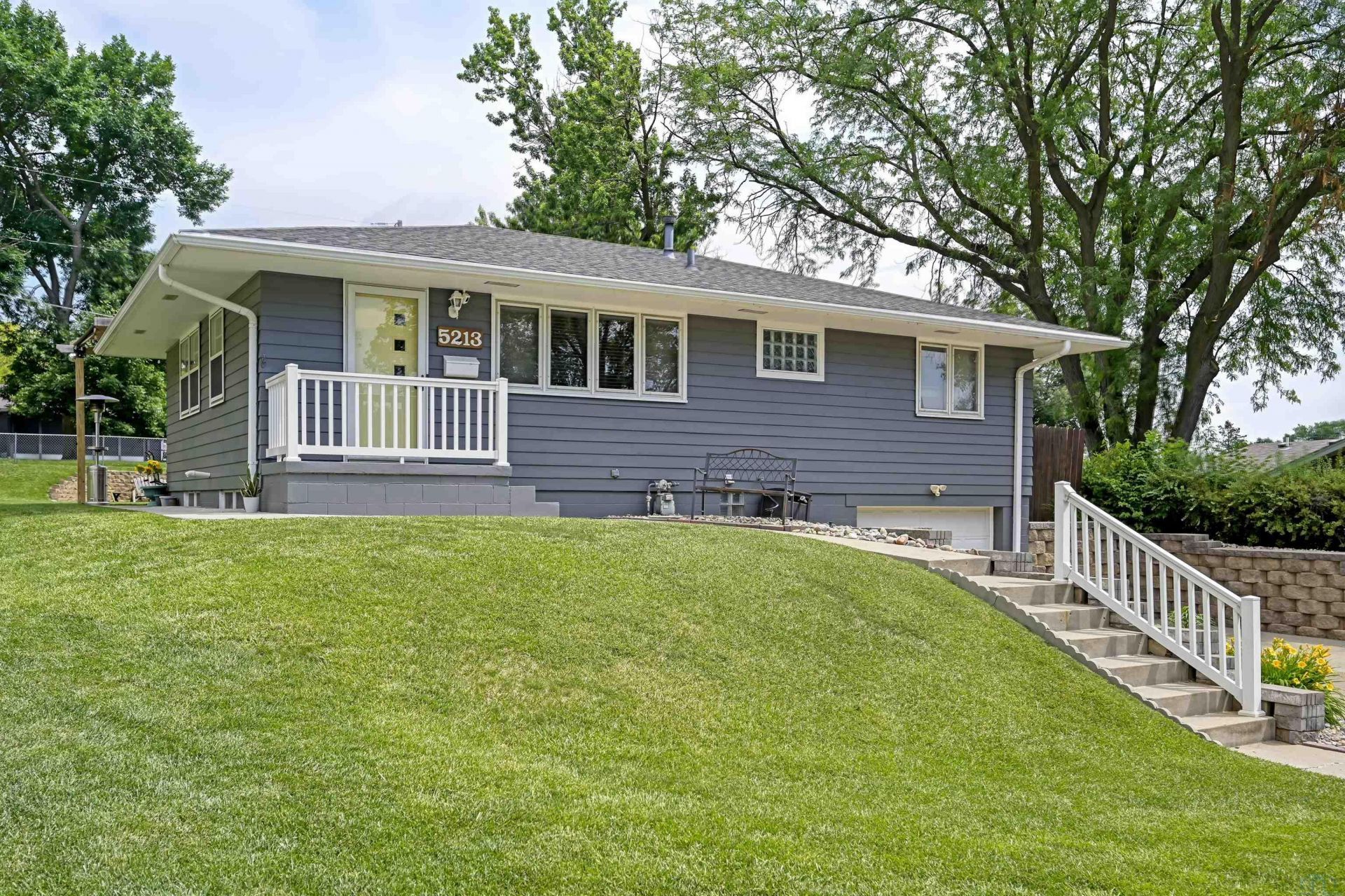 5213 Windsor Ave, Sioux City, IA 51106 Main Photo