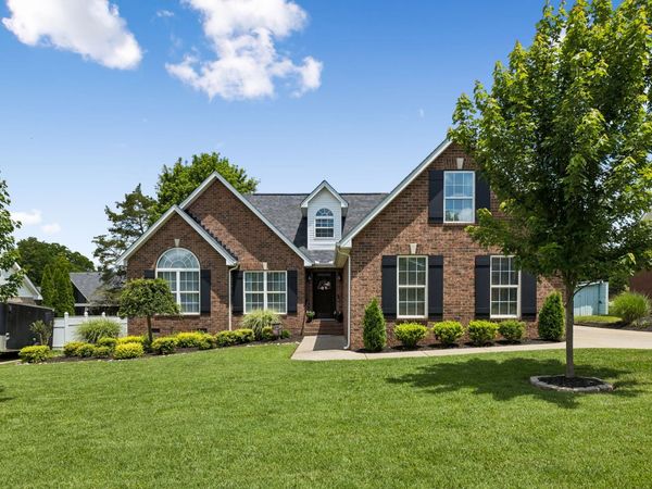521 Dallas Ct, Murfreesboro, TN 37130