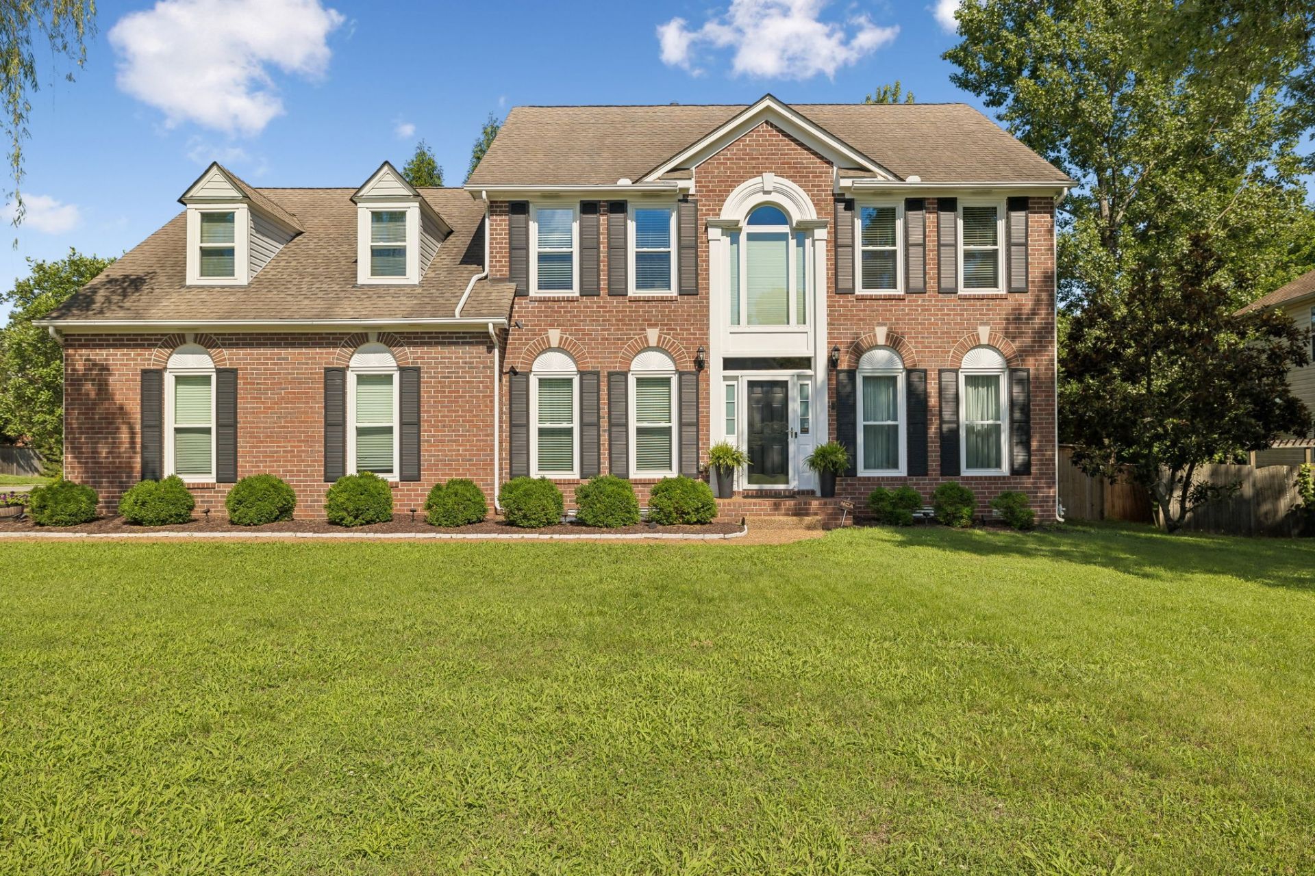 301 Mill Run Cir Nashville, TN 37221