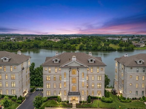 1024 Club View Dr, Unit E301, Gallatin, TN 37066