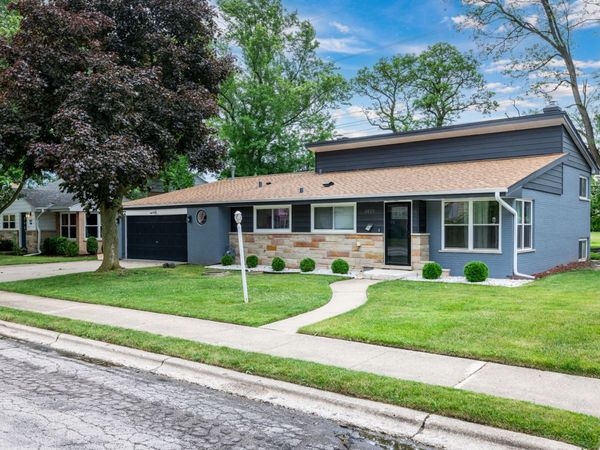 5823 Emerson Street , Morton Grove, IL 60053