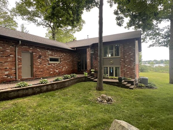 3010 Loon Lake Shores Road, Waterford, MI 48329