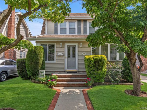 57 Malden Avenue , Lynbrook, NY 11563