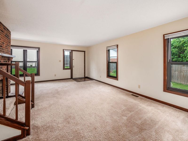 424 Edinburgh Road , Dublin, OH 43017 Photo 5