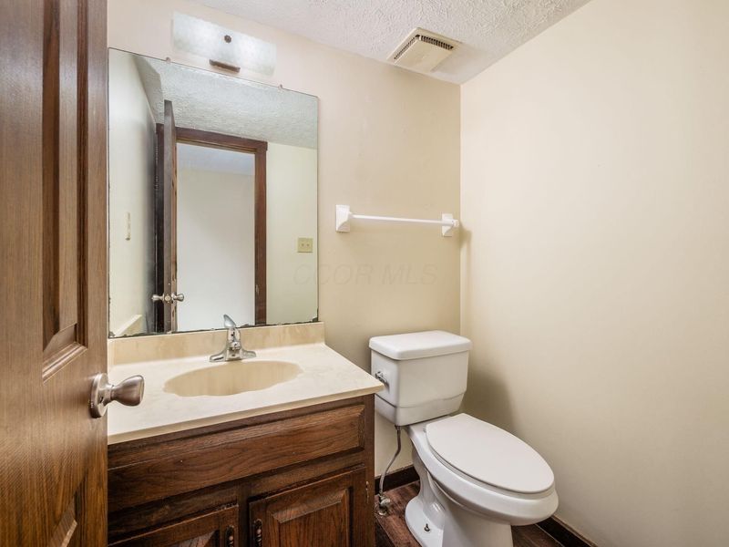 424 Edinburgh Road , Dublin, OH 43017 Photo 6