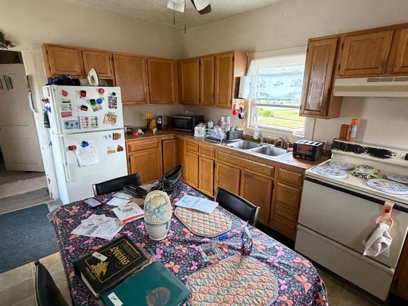 324 Keefer Street, Willard, OH 44890 Photo 9