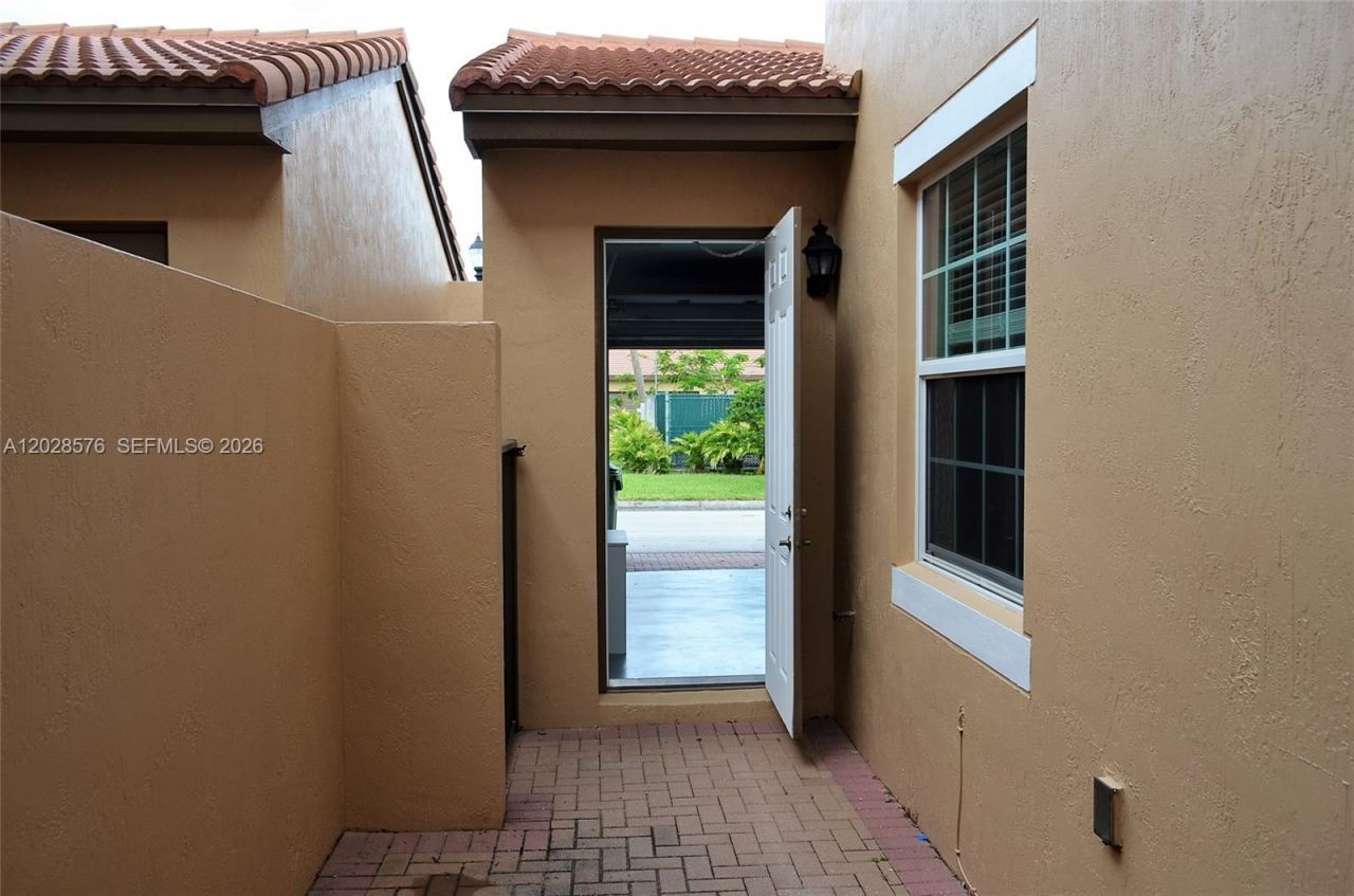 1524 SW 147th Ave, Unit 1524, Pembroke Pines, FL 33027 Photo