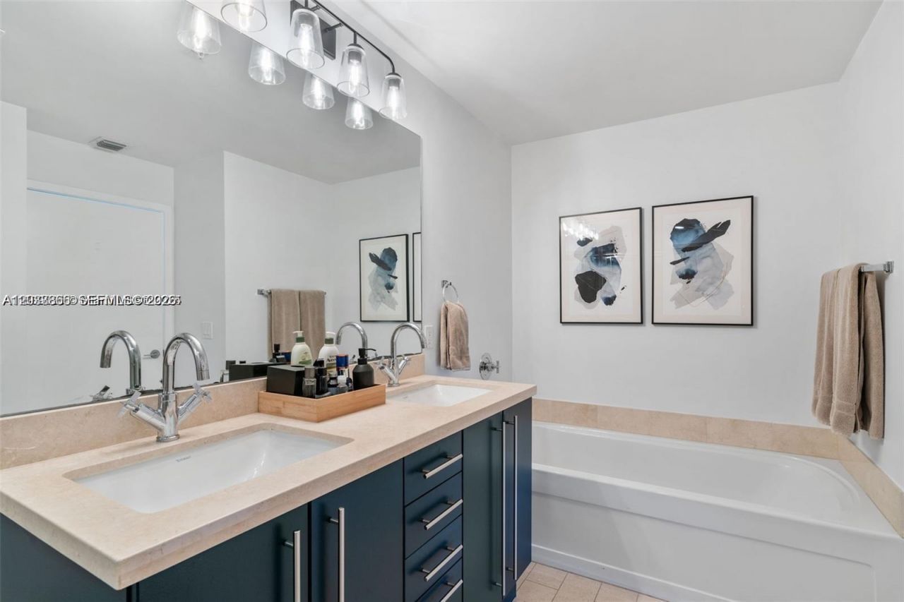 79 SW 12th St , Unit 2204-S, Miami, FL 33130 Photo