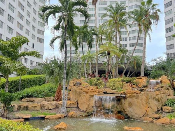801 Brickell Bay Dr, Unit 364, Miami, FL 33131