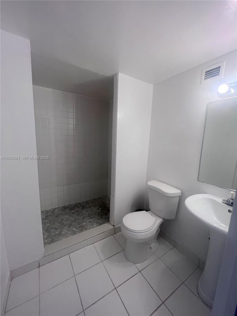 801 Brickell Bay Dr, Unit 364, Miami, FL 33131 Photo