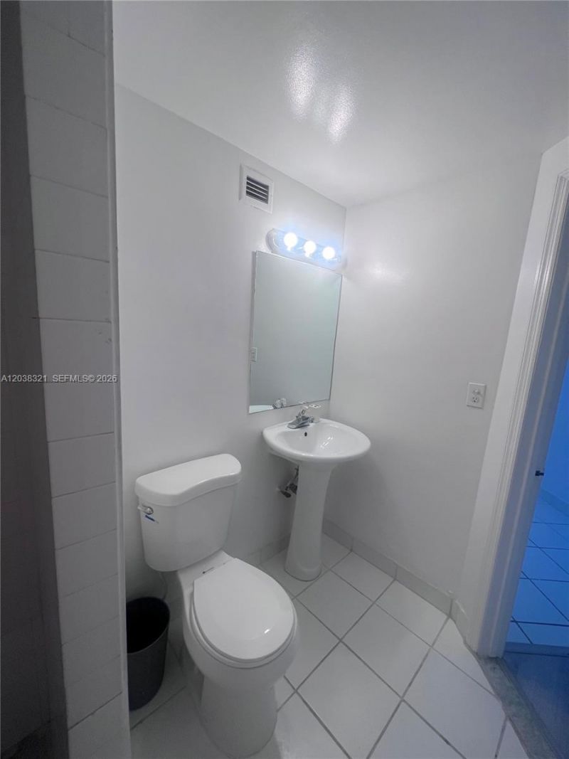 801 Brickell Bay Dr, Unit 364, Miami, FL 33131 Photo