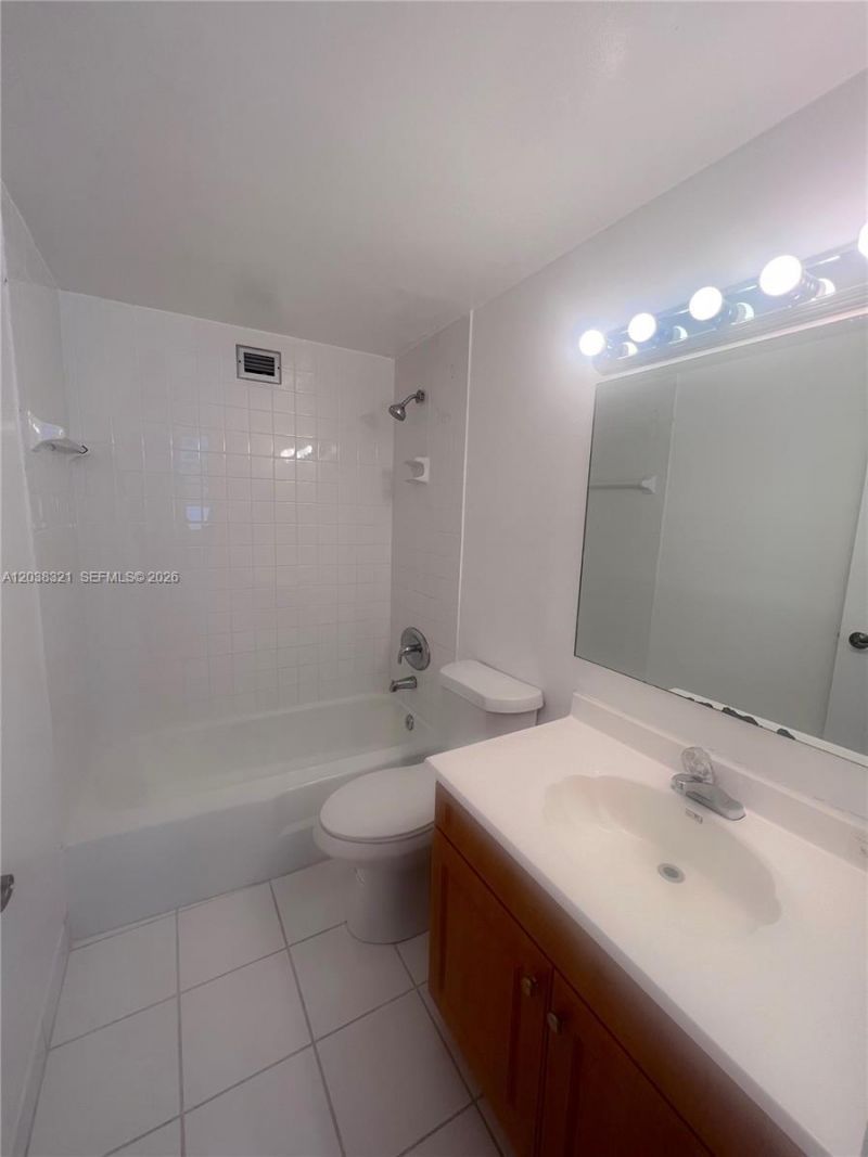 801 Brickell Bay Dr, Unit 364, Miami, FL 33131 Photo