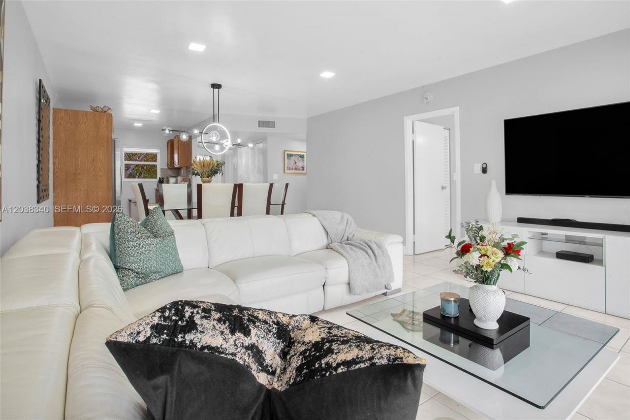 8331 Sands Point Blvd , Unit C308, Tamarac, FL 33321 Photo