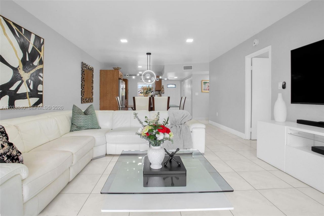 8331 Sands Point Blvd , Unit C308, Tamarac, FL 33321 Photo