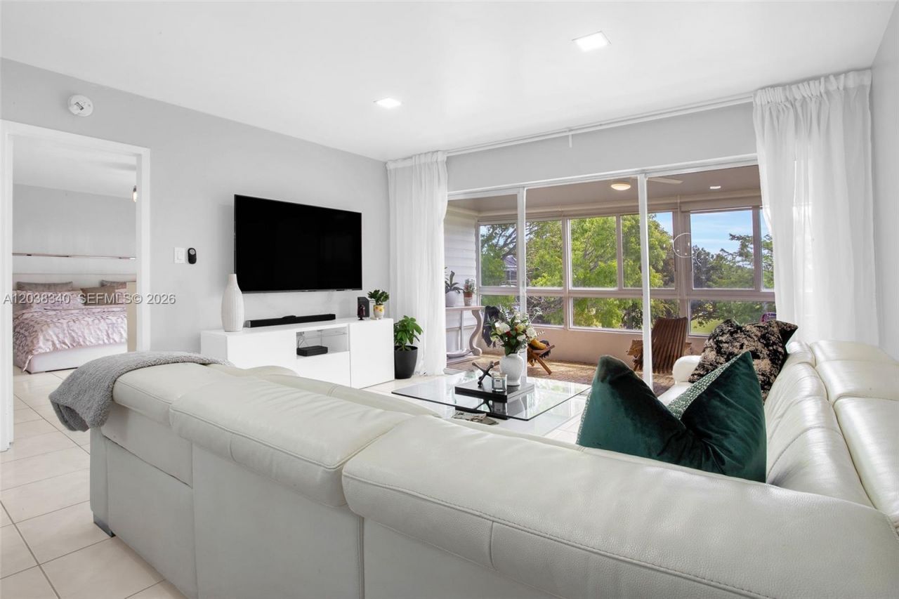8331 Sands Point Blvd , Unit C308, Tamarac, FL 33321 Photo