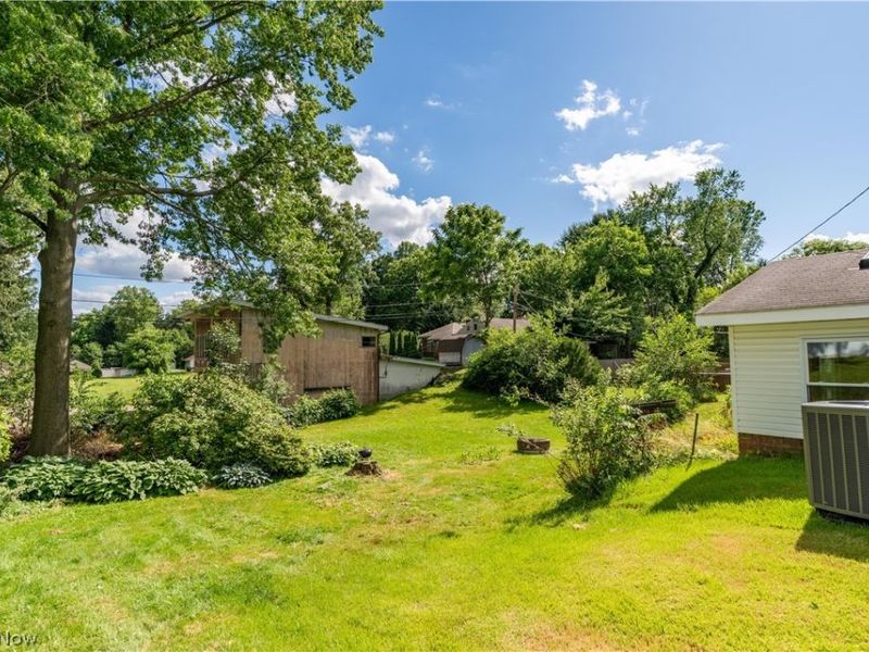 8142 Walter Street NW, Massillon, OH 44646 Photo 2