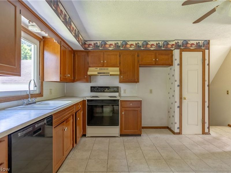 8142 Walter Street NW, Massillon, OH 44646 Photo 4