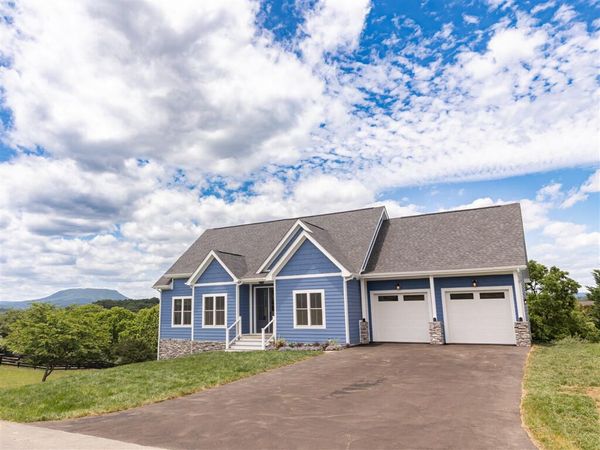20 Cora LN, Lexington, VA 24450