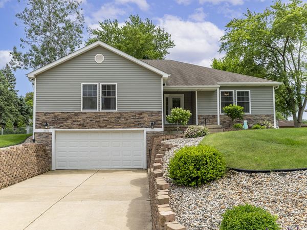 2352 Four Seasons Parkway , Crown Point, IN 46307