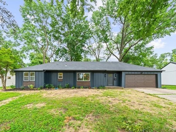5711 W 78th Terrace, Prairie Village, KS 66208