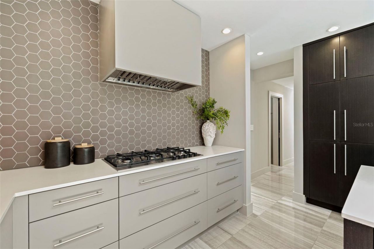 1846 Coffee Pot Boulevard Ne, Saint Petersburg, FL 33704 Photo