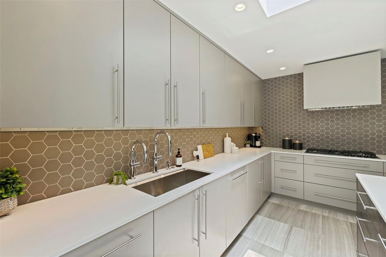 1846 Coffee Pot Boulevard Ne, Saint Petersburg, FL 33704 Photo