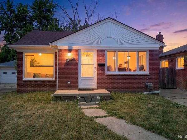 16821 E 8 Mile Road , Eastpointe, MI 48021