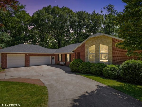 28053 214th Street , Le Claire, IA 52753