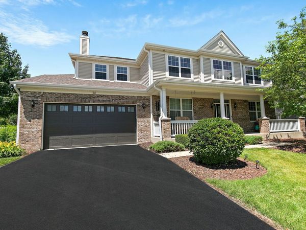 14 Kenilworth Court , Cary, IL 60013
