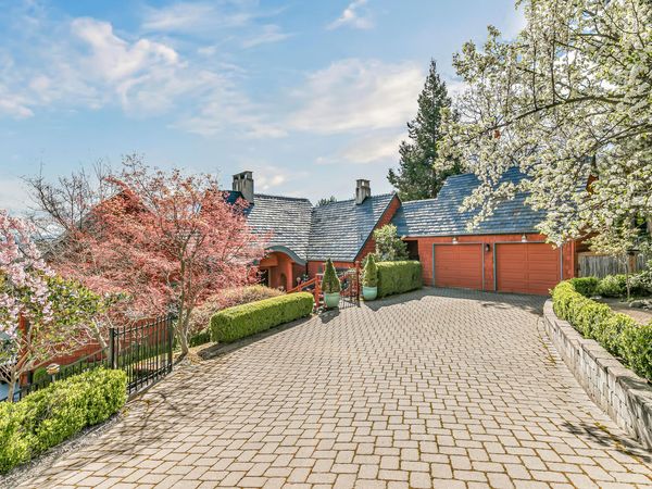 443 Conestoga Drive, Jacksonville, OR 97530