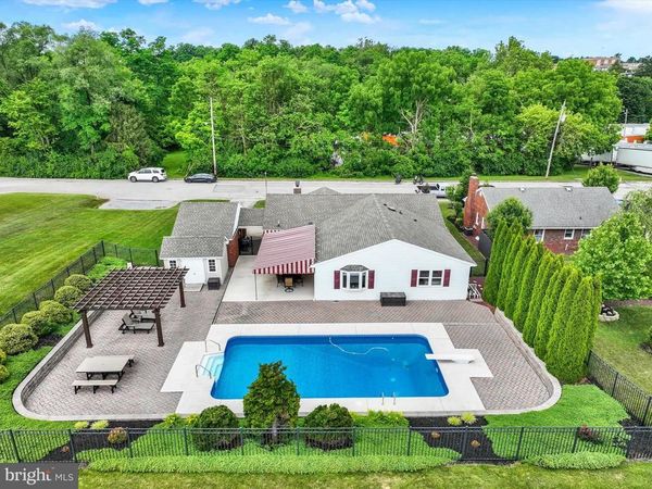 285 S MAIN STREET, MOUNT WOLF, PA 17347