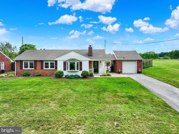 285 S MAIN STREET , MOUNT WOLF, PA 17347