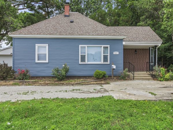 1601 N Mckinley Avenue , Champaign, IL 61821