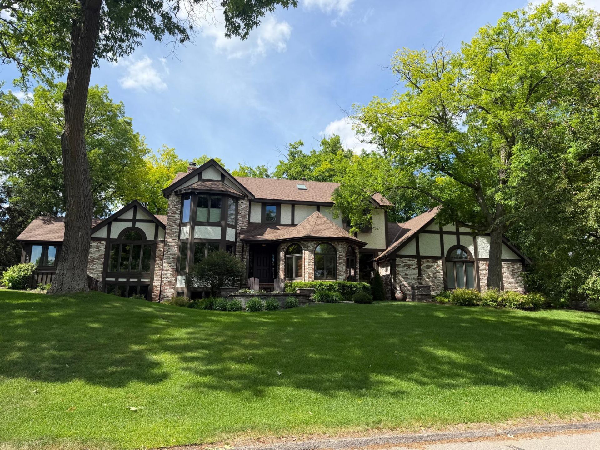 12420 Bent Tree Lane , Hopkins, MN 55305