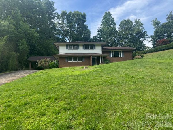 8417 Rolling Hills Avenue , Hickory, NC 28602