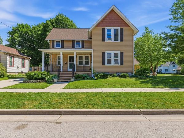 207 E Jefferson STREET, Oconomowoc, WI 53066