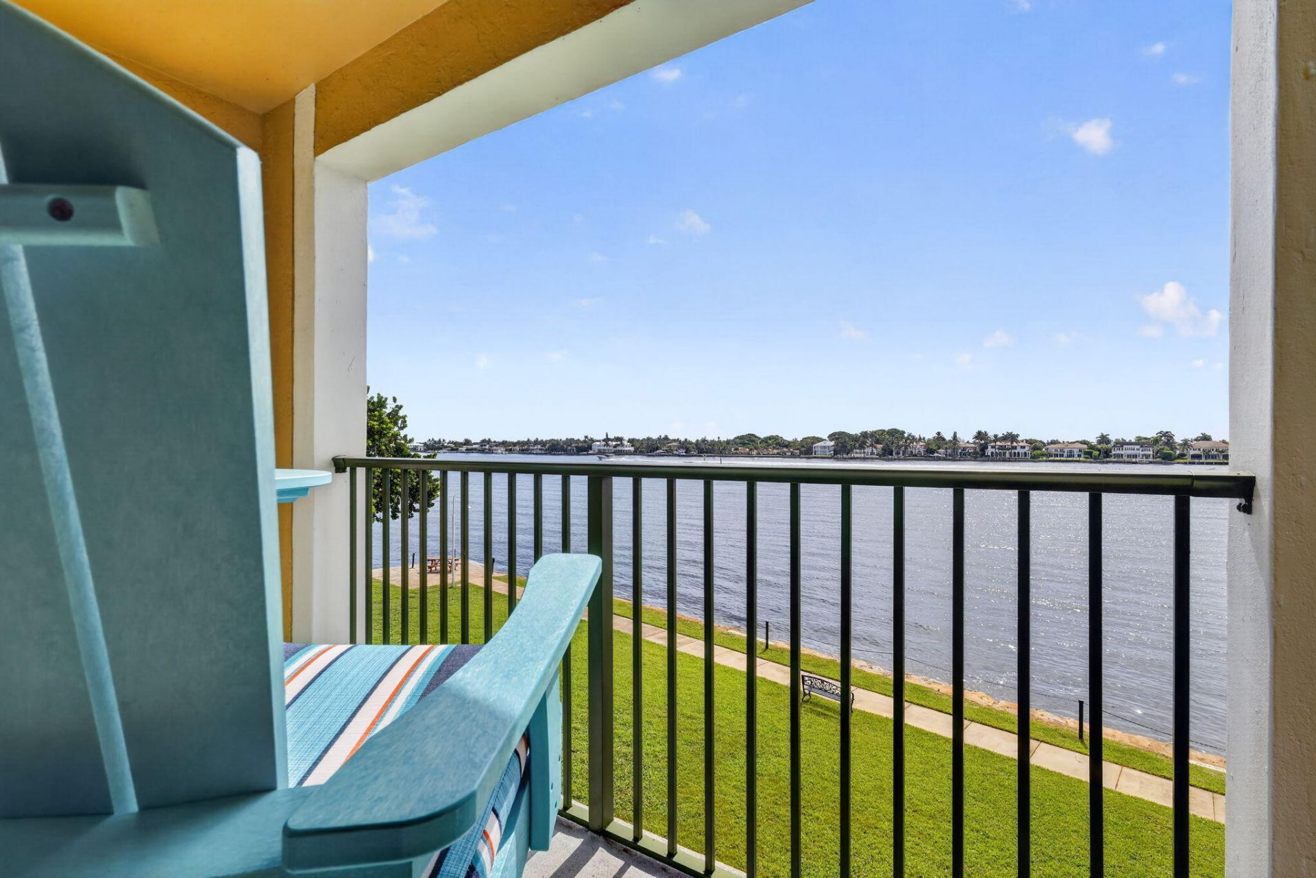 180 Yacht Club Way, Unit 304, Hypoluxo, FL 33462 Photo