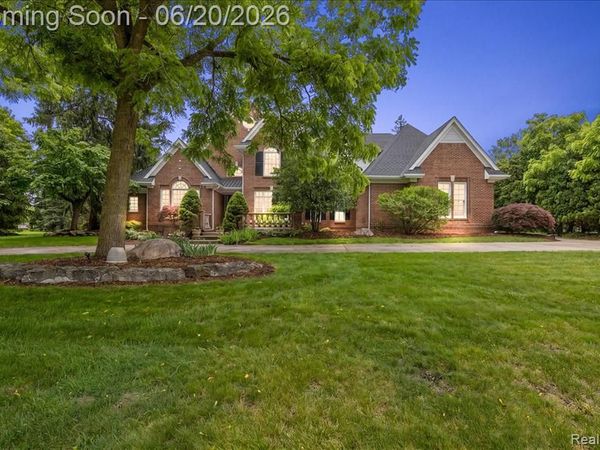 5022 Lone Pine Lane, Bloomfield Hills, MI 48302
