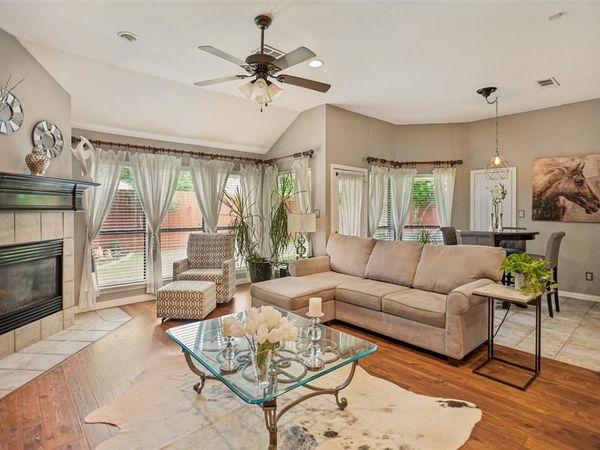 902 Granview Drive, Lewisville, TX 75067
