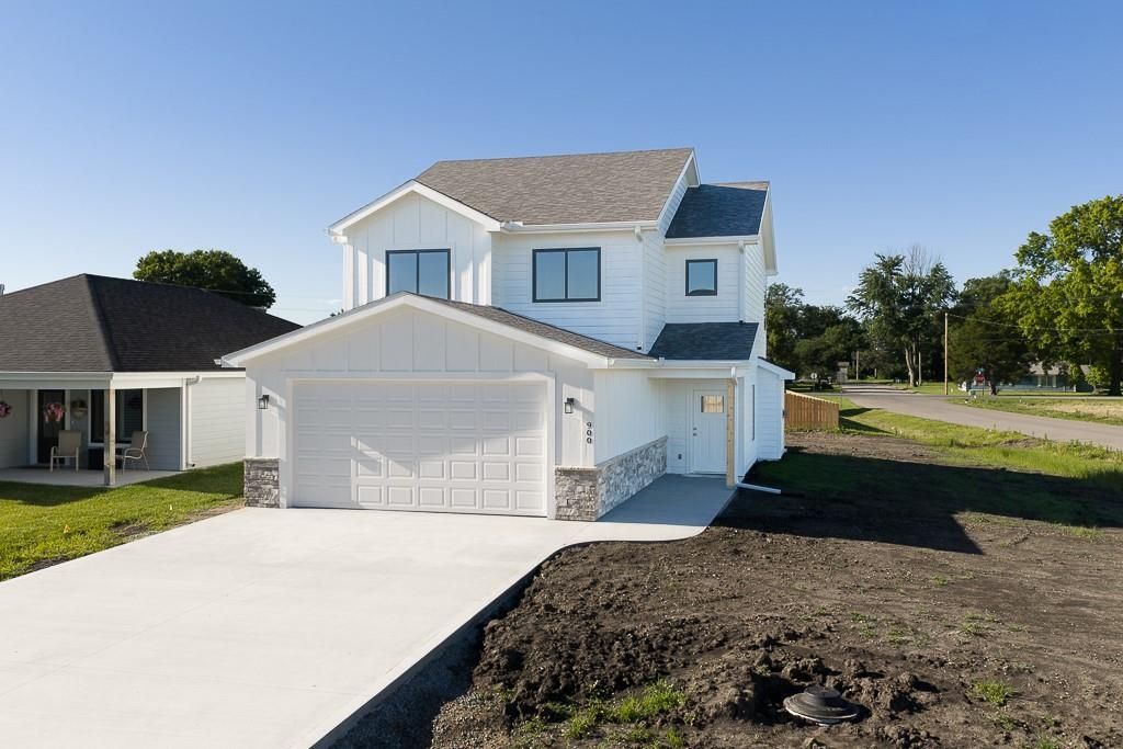 900 2nd Street, Perry, KS 66073 Main Photo