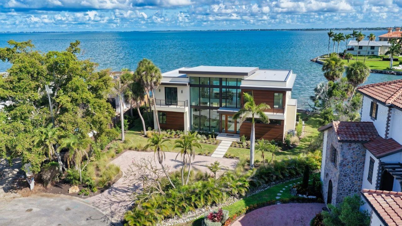 305 S Shore Drive S, Sarasota, FL 34234 Photo