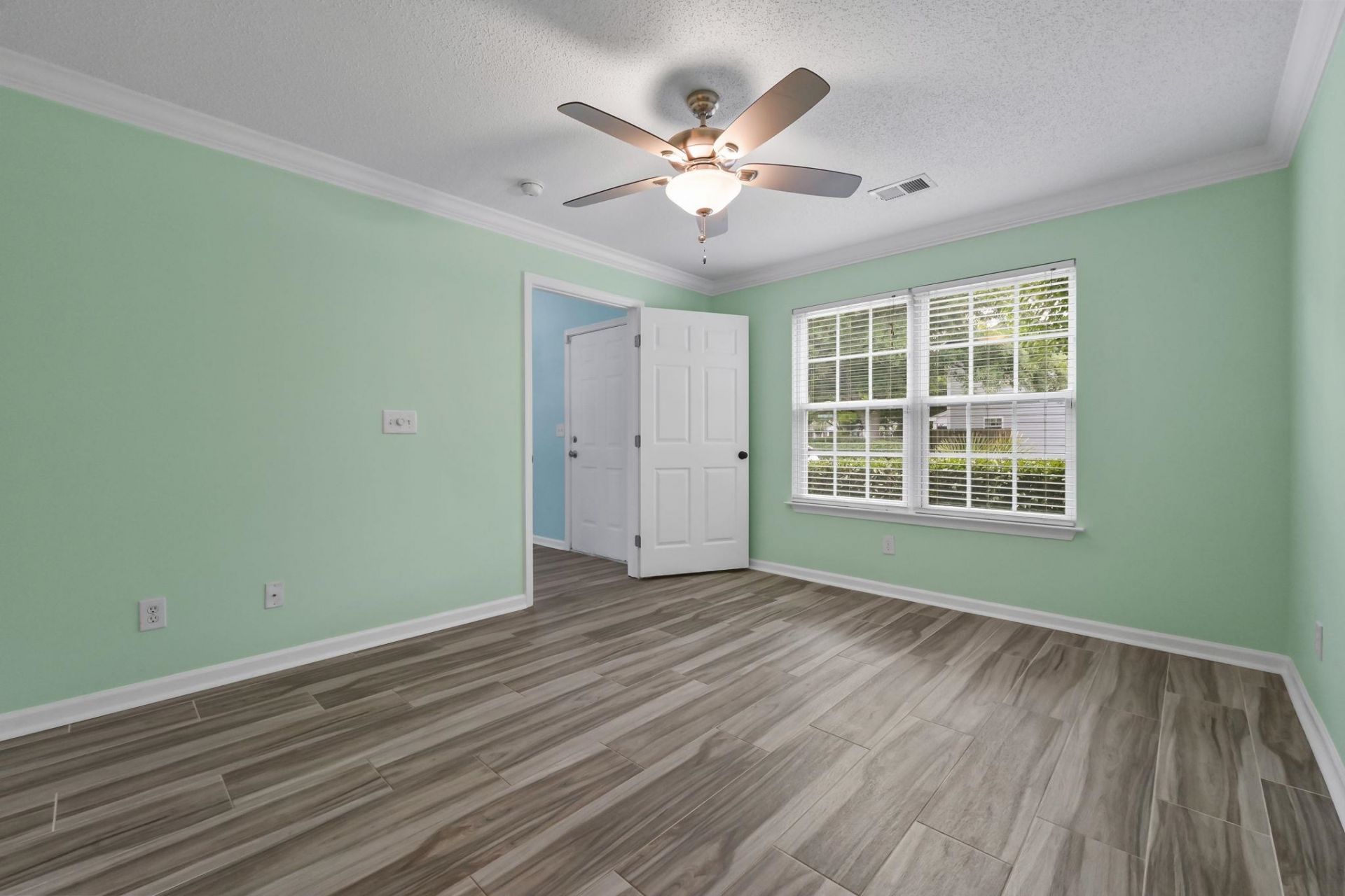 3550 Chestnut Dr. Photo 11