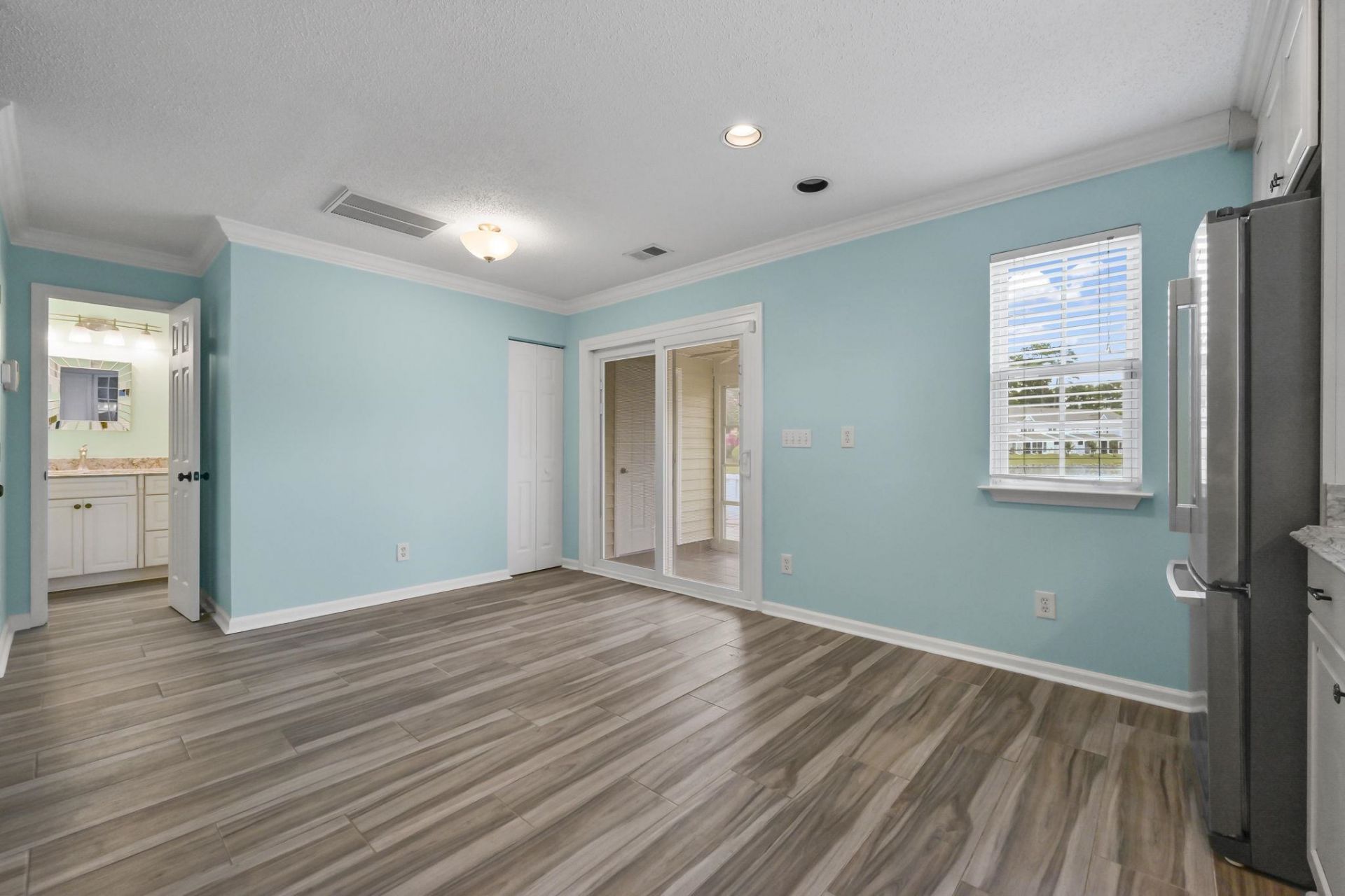 3550 Chestnut Dr. Photo 4