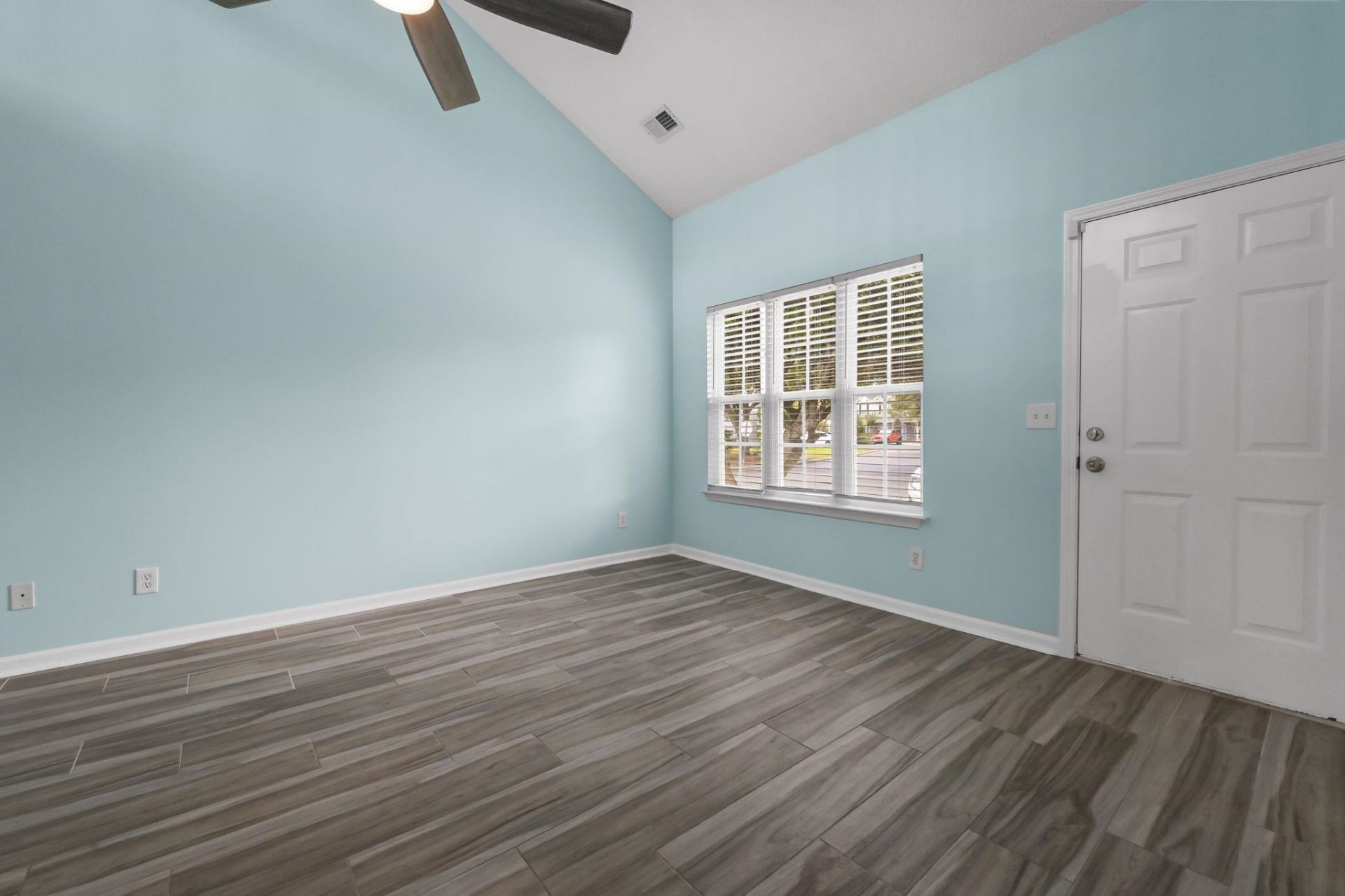 3550 Chestnut Dr. Photo 9