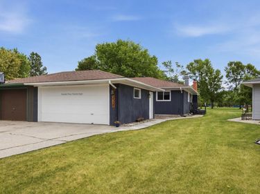 2328 Country Club Parkway , Moorhead, MN 56560