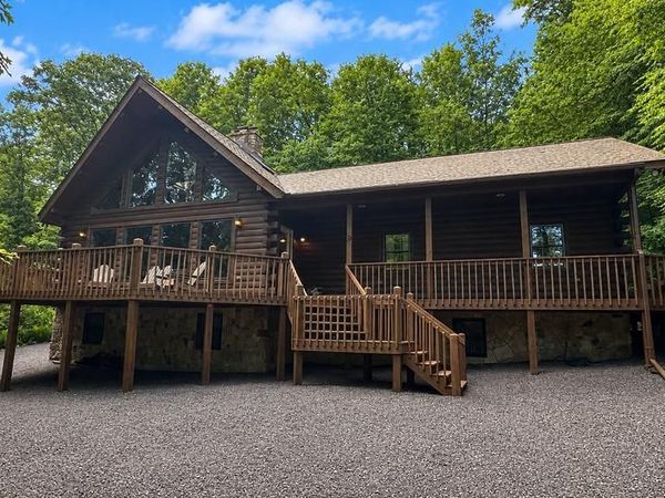 9 LAKE ROAD E , MOSCOW, PA 18444